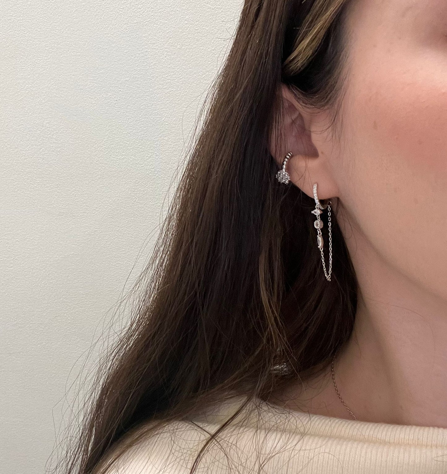 עגיל מחובר שרשרת